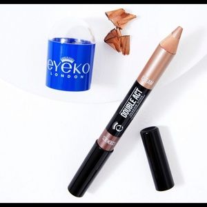 Eyeliner Cookies and cream shadow stick with sharpener